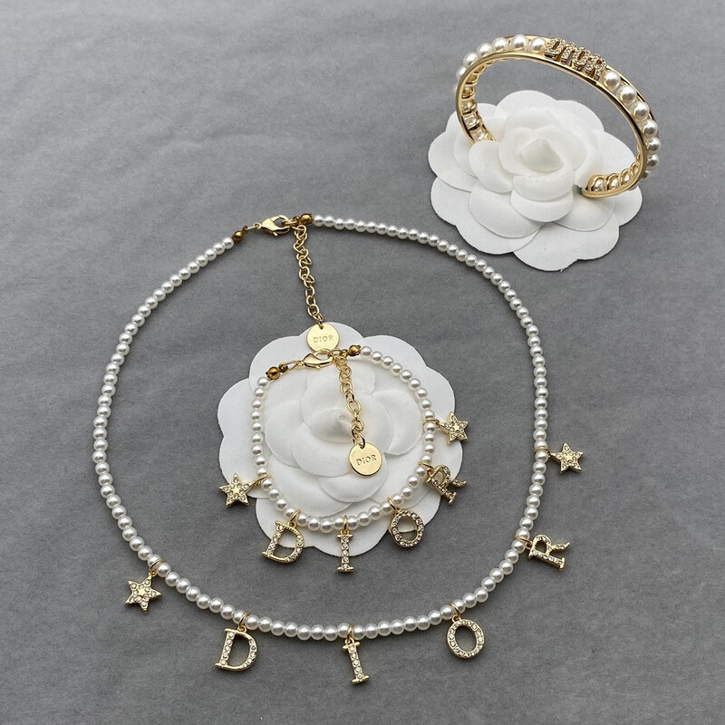 AAA+ High Quality Revolution Classic Pearl Necklace with Zircons 20-26cm