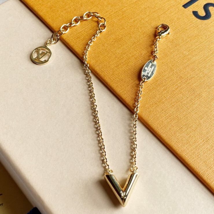 High Quality 18Ct Gold V Bracelet Size Adjustable