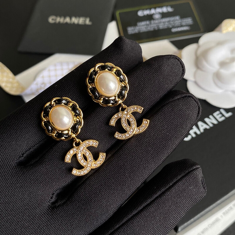High Quality 18CT Gold Plated Surgical Steel Classic Vintage Pearl Dangle Earrings with Cubic Zirconias 1.2x3.2cm