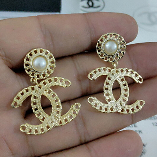 Classic Gold C &amp; Pearl Drop Earrings 3x4.2cm