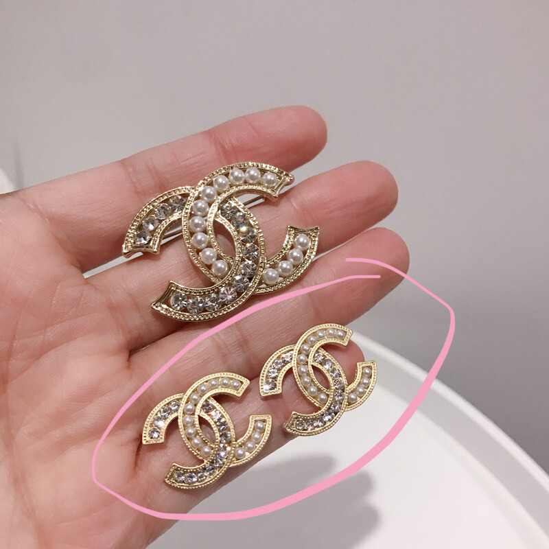 High Quality C Earrings with Pearls and Crystal Diamontes 2x2.5cm