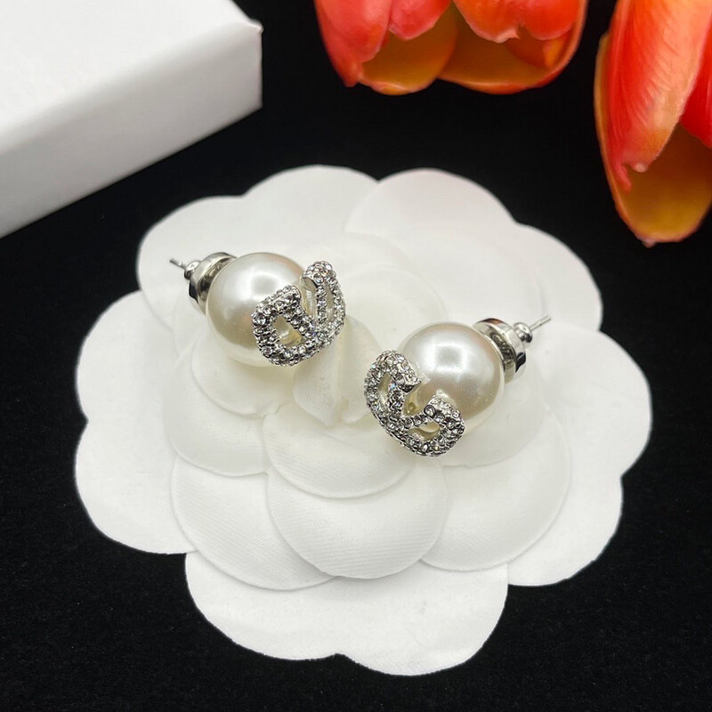 High Quality VLOGO Pearl Stud Earrings