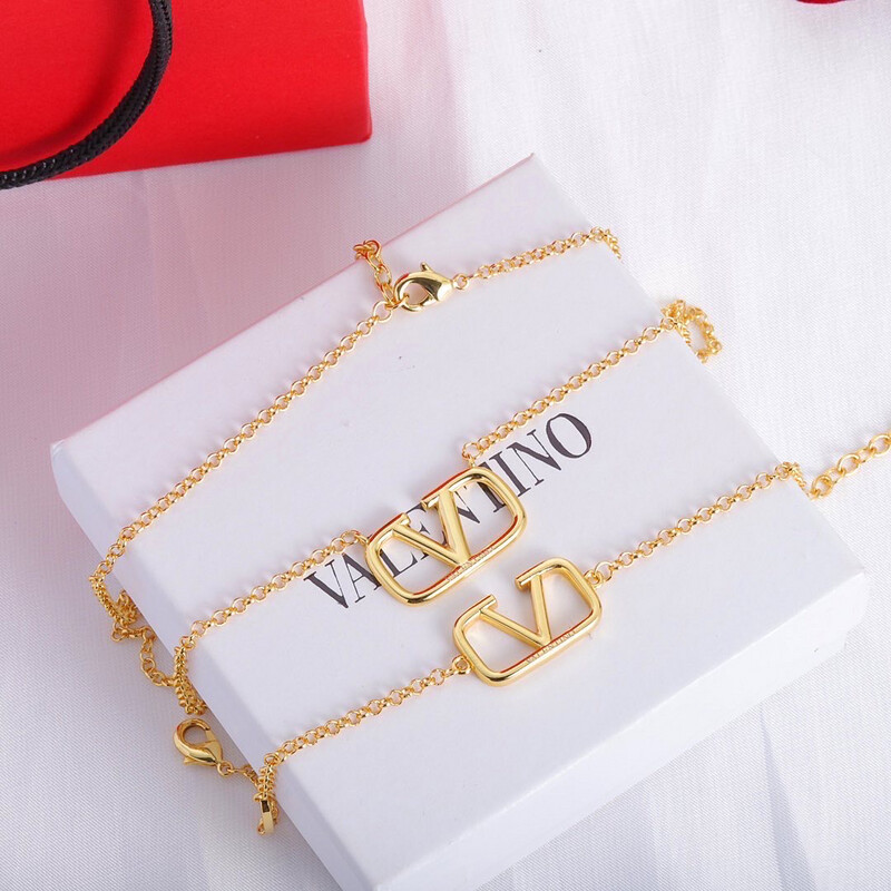 High Quality VLOGO Signature Bracelet In Gold