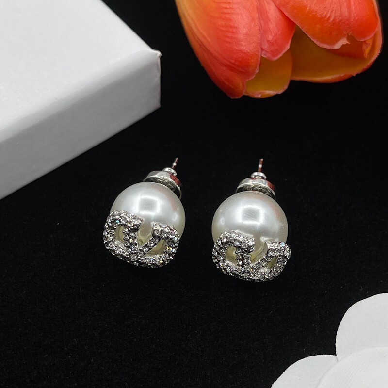 High Quality VLOGO Pearl Stud Earrings