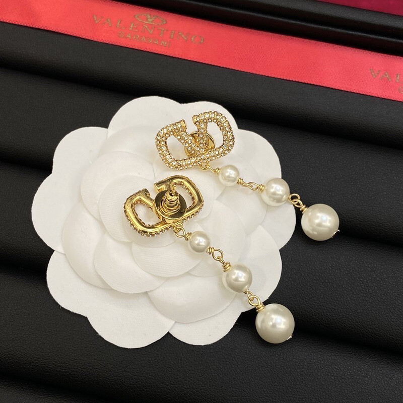 High Quality VLOGO Pearl Drop In Gold
