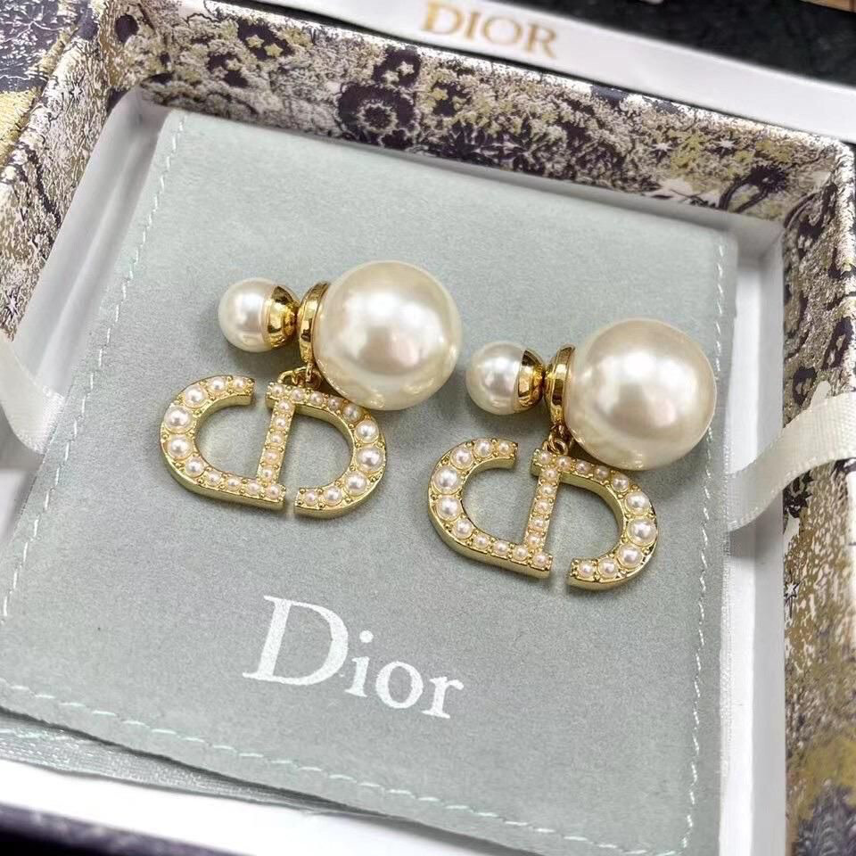 High Quality CD Pearl Drop Studs