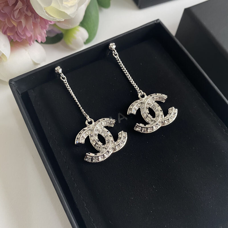 High Quality Classic Silver Drop Earrings With Diamantés 1.8x2.5x7cm