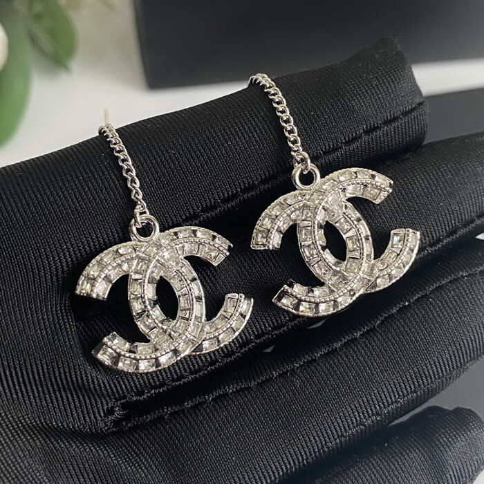 High Quality Classic Silver Drop Earrings With Diamantés 1.8x2.5x7cm