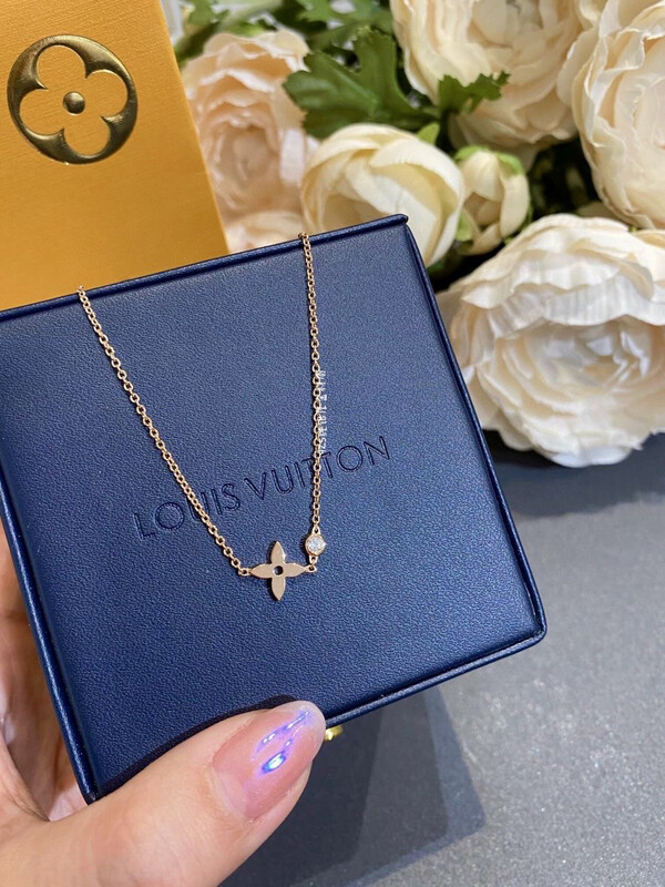 High Quality Pendentiv Monogram 18CT Gold or Silver Stainless Steel Stud Diamond Necklace Size Adjustable