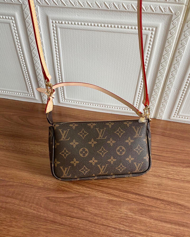 Top Quality Monogram Pochette With Shoulder  &amp; Crossbody Leather Strap