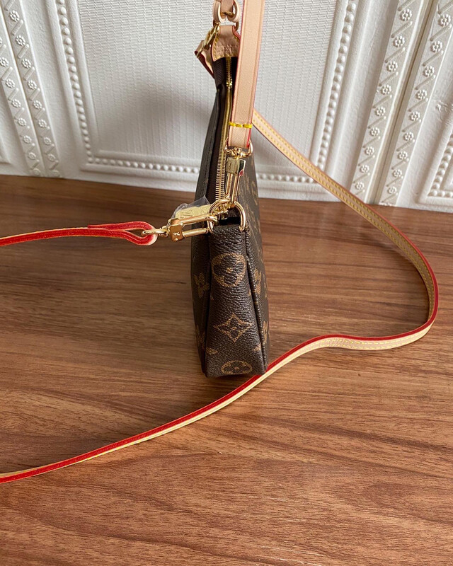 Top Quality Monogram Pochette With Shoulder  &amp; Crossbody Leather Strap