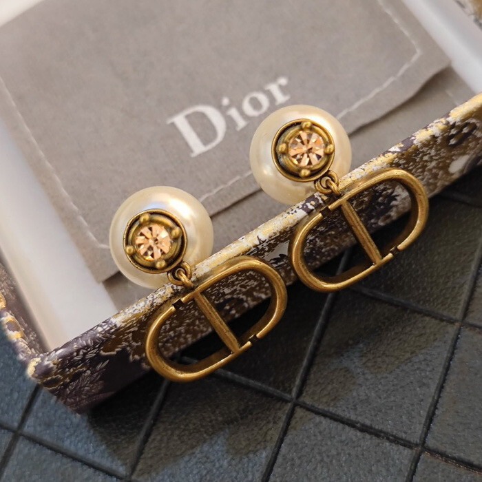 High Quality Pink Diamond Studded Tribales Pearl Earrings