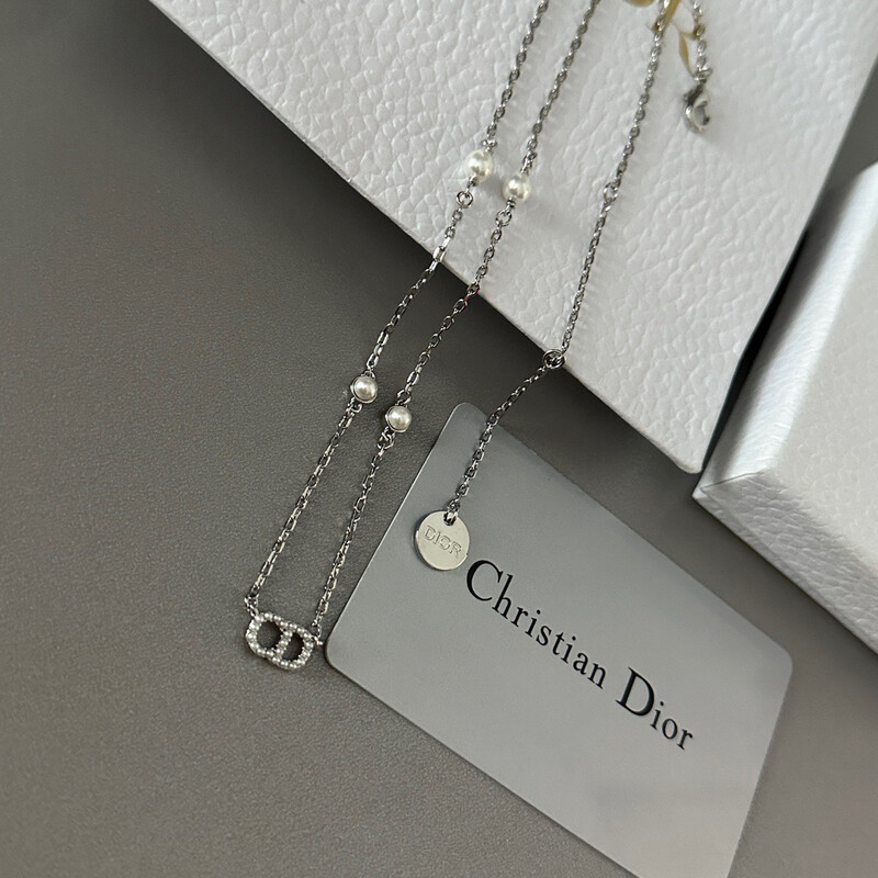 High Quality Silver Pearls Clair D line Necklace