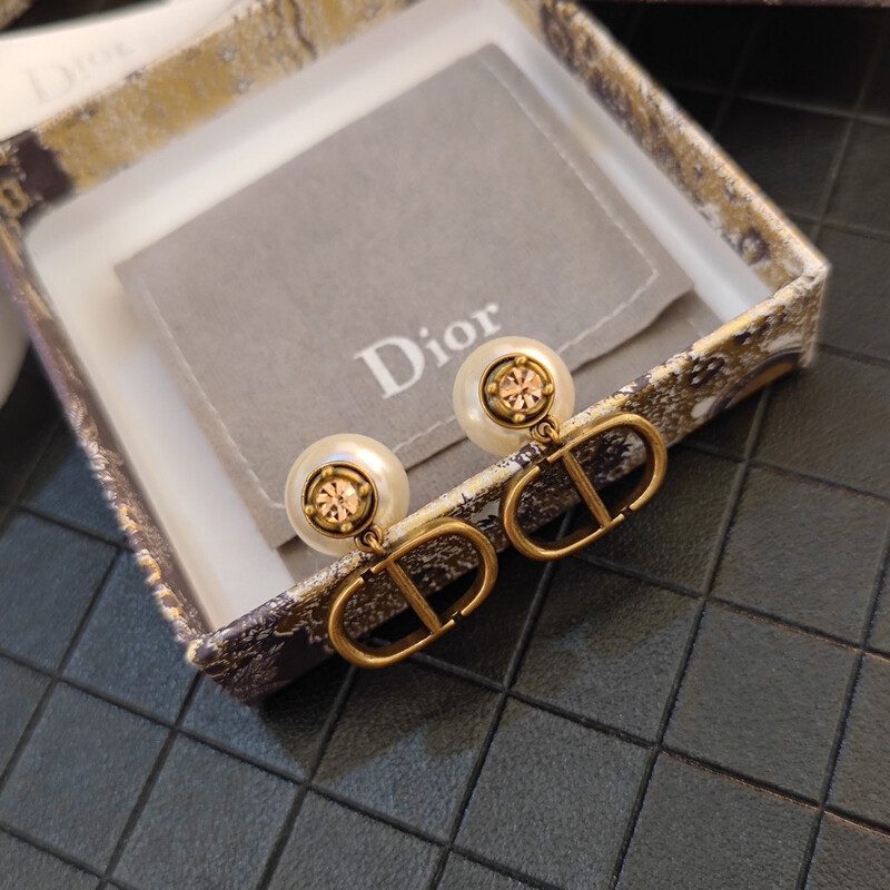 High Quality Pink Diamond Studded Tribales Pearl Earrings