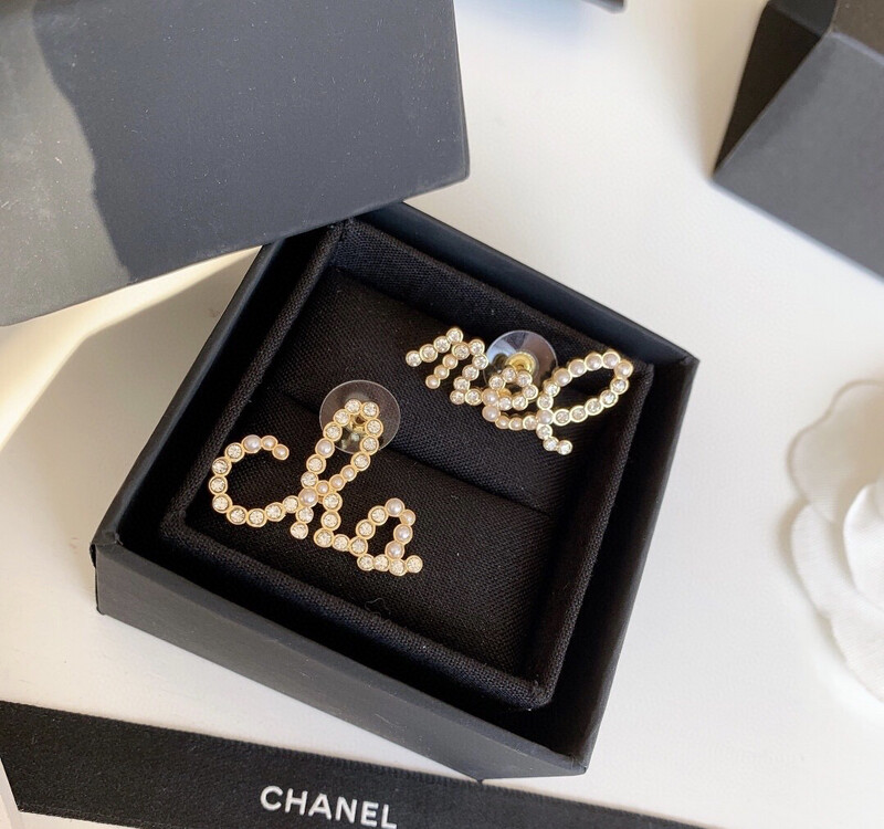 Classic Gold Crystal &amp; Pearls Letters Style Stud Earrings 2x3cm