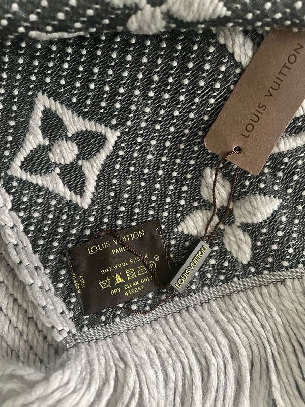 Logomaina scarf