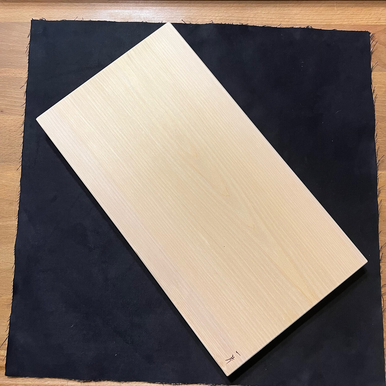 Hitohira WB Aomori Hiba Cutting Board - Medium - 235mm x 420mm x 30mm Hitohira WB Aomori Hiba Cutting Board - Medium - 235mm x 420mm x 30mm