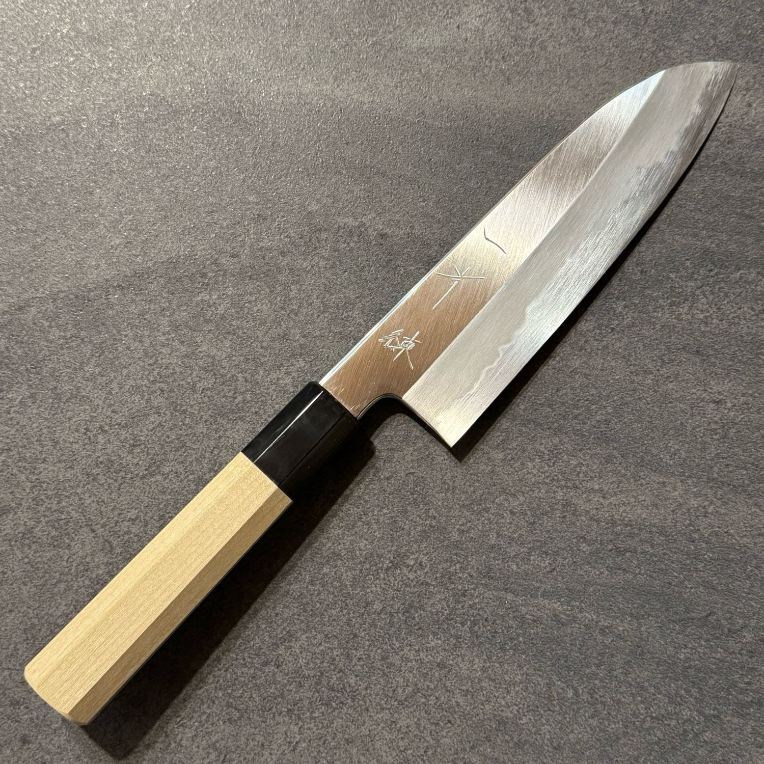 Hitohira Kikuchiyo Ren Blue #2 Santoku 180mm, Ho wood handle