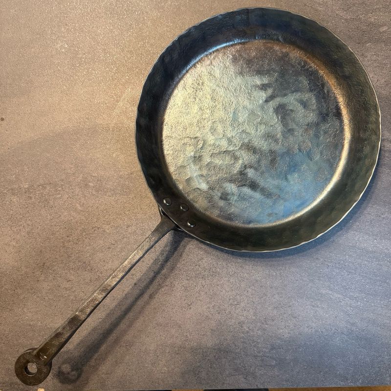 Kanatoko Hand Forged Frying Pan 300mm / 235mm / 2.3mm thick