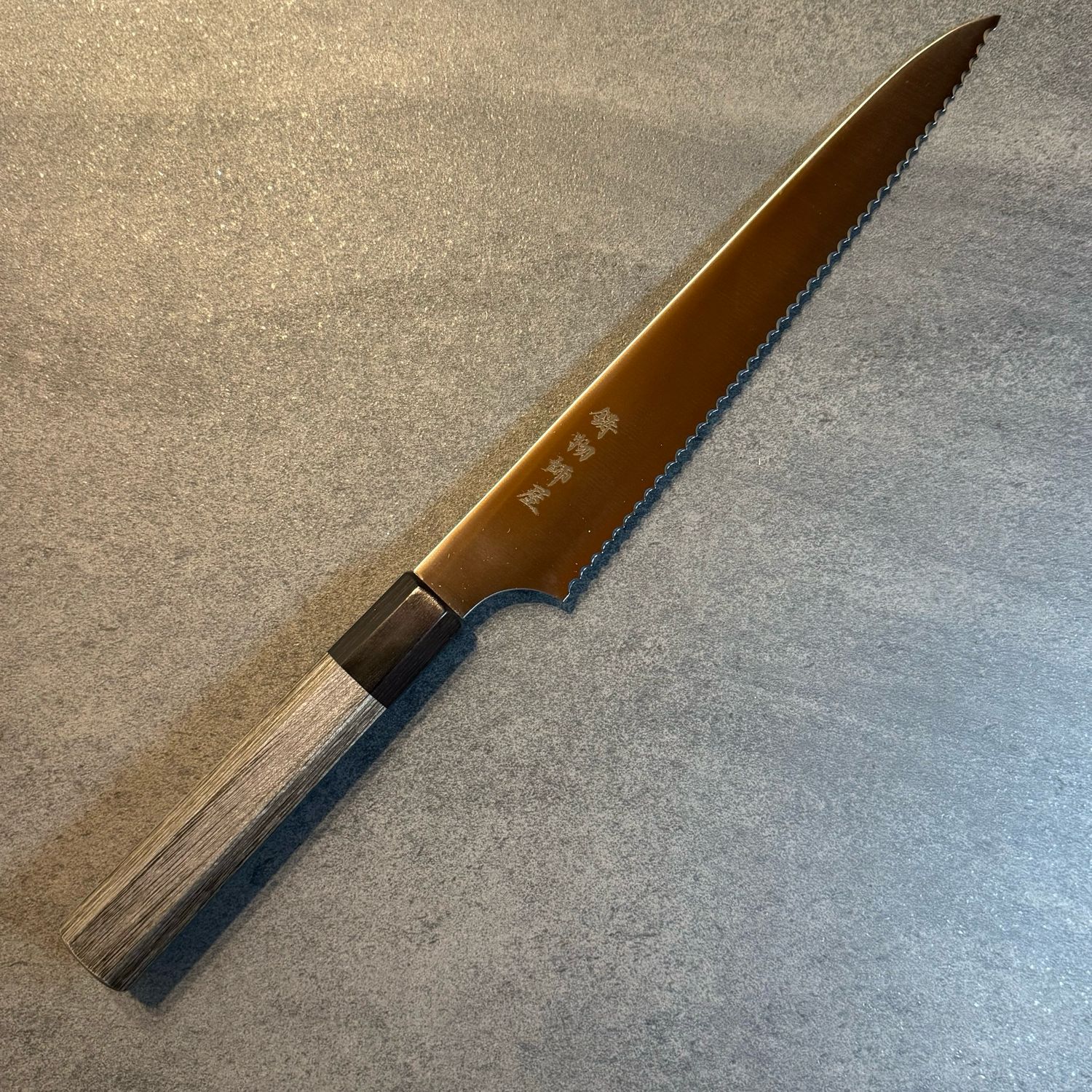 Hitohira Imojiya TH Stainless Bread Knife 240mm Pakka handle (wa)