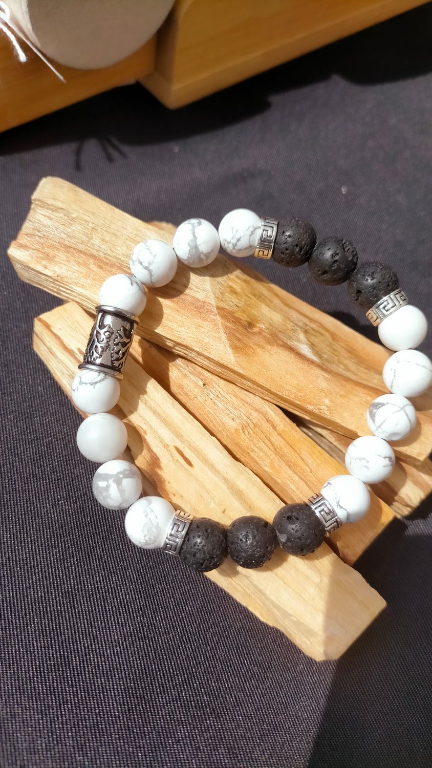 Pierre de Lave et Howlite  10 mm  Arbre de vie