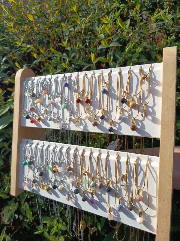 Collier avec pendentif en pierre naturelle