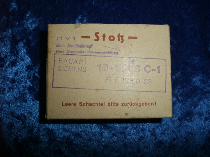 Luftwaffe Schalter für Cockpit Kampfflieger FL E 5000 0 3 in originaler Verpackung.