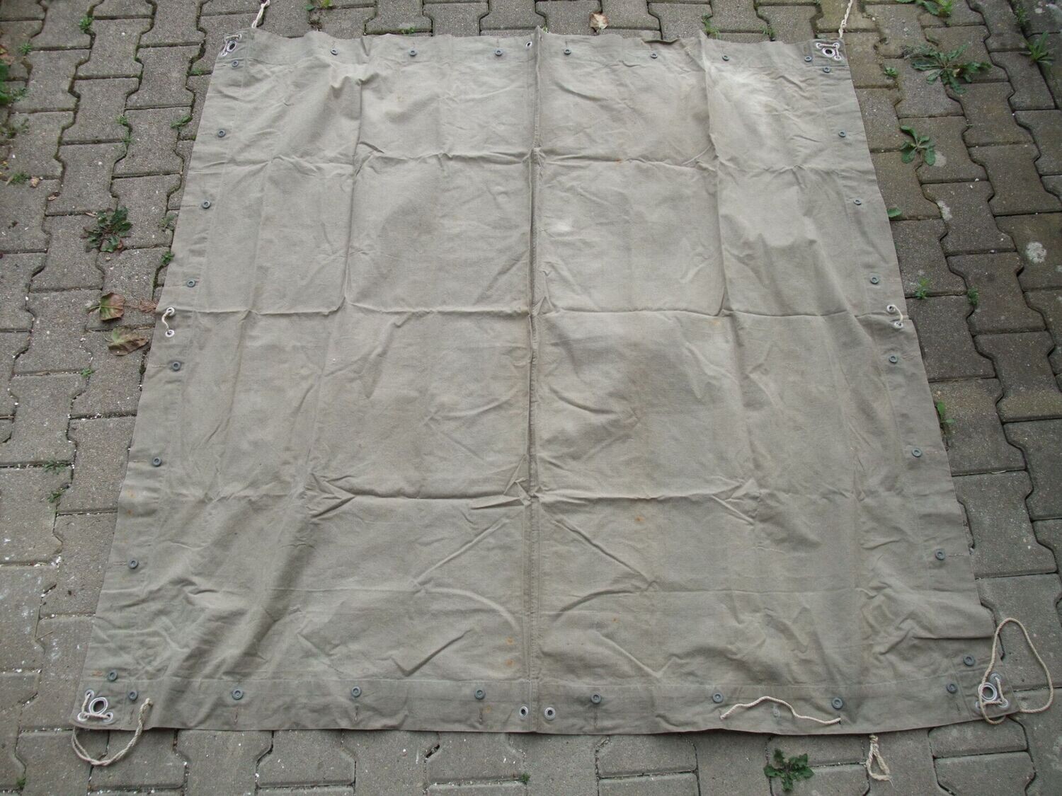 1. Weltkrieg Zeltbahn feldgrau mit Stempel und Namen, Maße ca. 163 x 158 cm.
