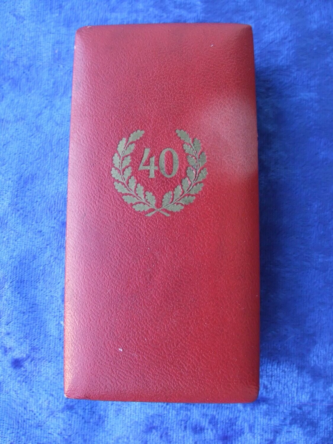 Treudienst-Ehrenzeichen in Gold für 40 Jahre im Etui mit Hersteller Deschler + Miniatur