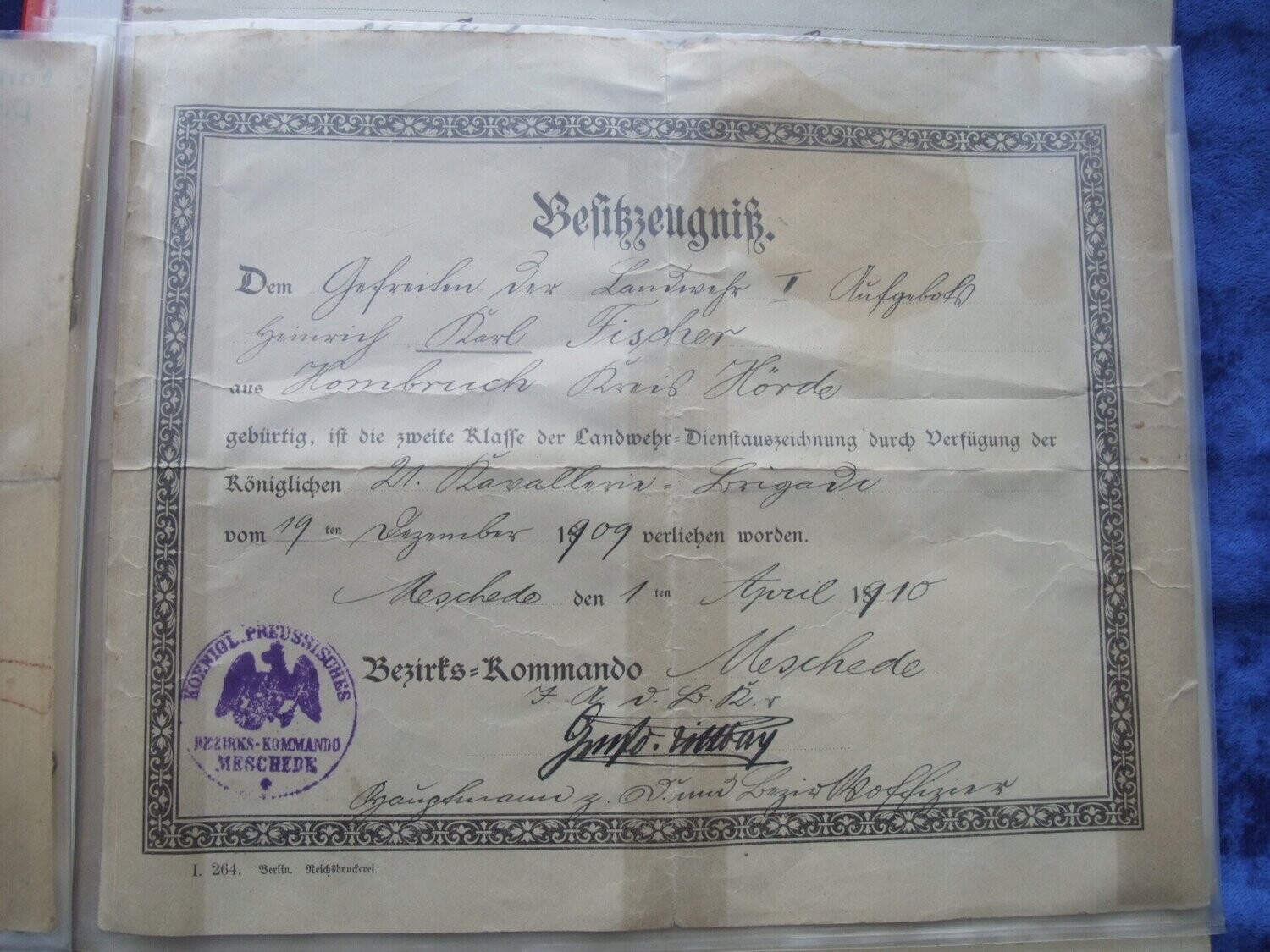 Preussen: Urkundennachlass 3. Garde-Regiment zu Fuß, EK2 1914, Landwehr-Dienstauszeichnung, Ehrenkreuz für Frontkämpfer, Führungszeugnis, Militärpaß mit Gefechtkalender.