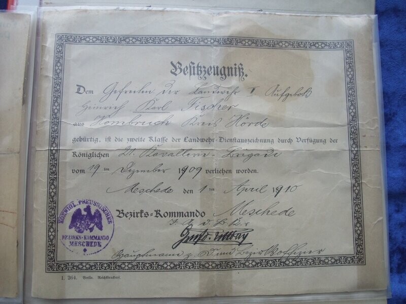 Preussen: Urkundennachlass 3. Garde-Regiment zu Fuß, EK2 1914, Landwehr-Dienstauszeichnung, Ehrenkreuz für Frontkämpfer, Führungszeugnis, Militärpaß mit Gefechtkalender. Preussen: Urkundennachlass 3. Garde-Regiment zu Fuß, EK2 1914, Landwehr-Dienstauszeichnung, Ehrenkreuz für Frontkämpfer, Führungszeugnis, Militärpaß mit Gefechtkalender.