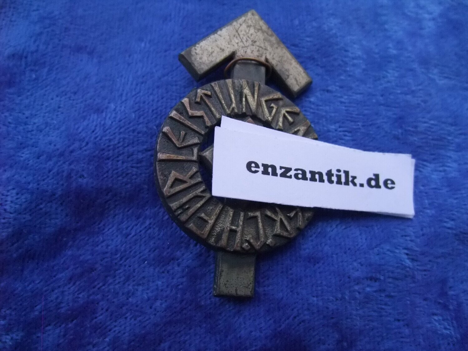 HJ Leistungsabzeichen in Silber, Hersteller RZM M1/63 für die Firma Steinhauer & Lück, Lüdenscheid, mit Matrikelnummer.