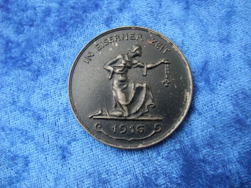 Medaille " In Eiserner Zeit 1916 " - " Gold gab ich zur Wehr Eisen nahm ich zur Ehr "