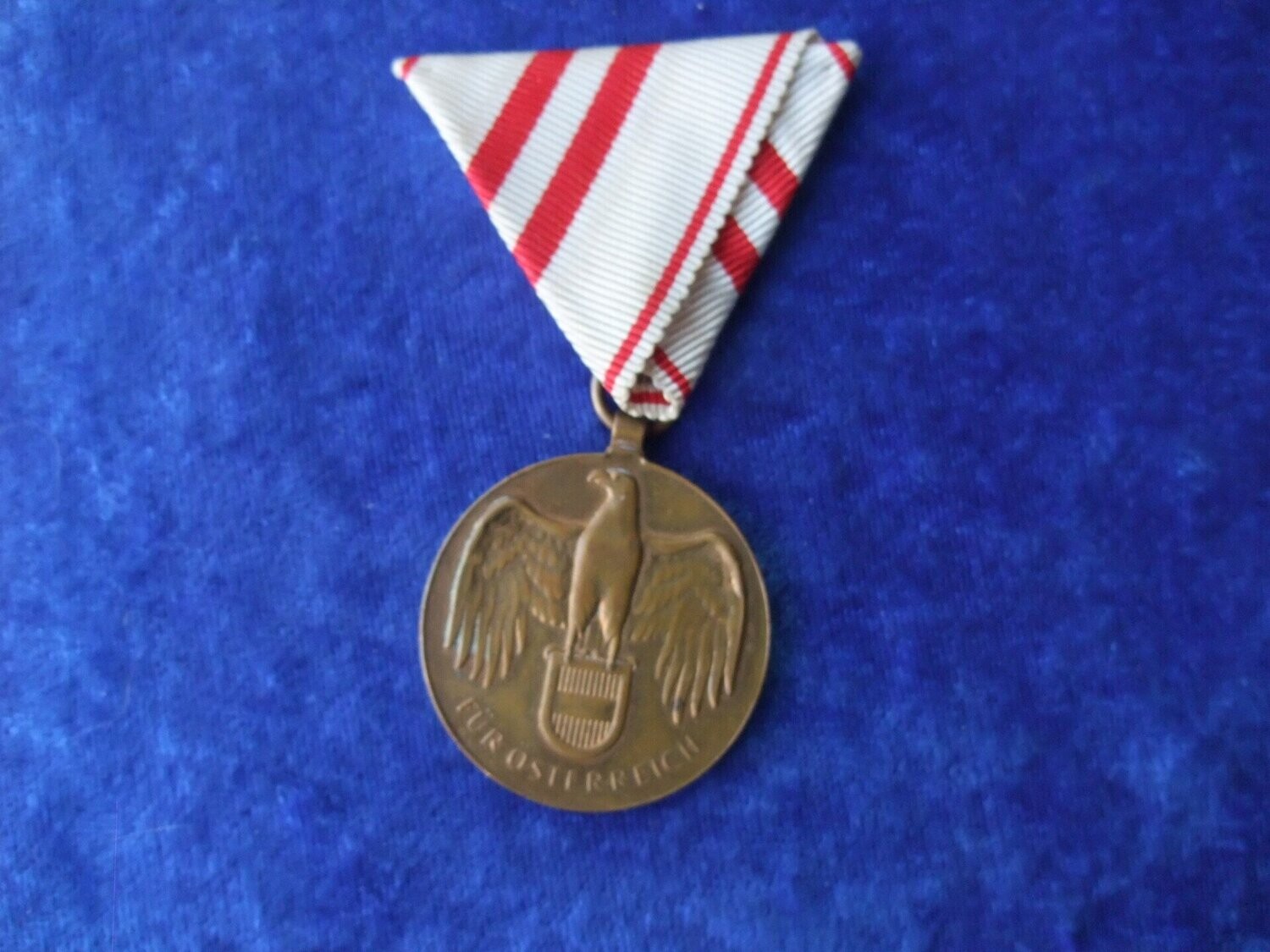 Österreich Kriegserinnerungsmedaille 1914-1918 am Dreiecksband