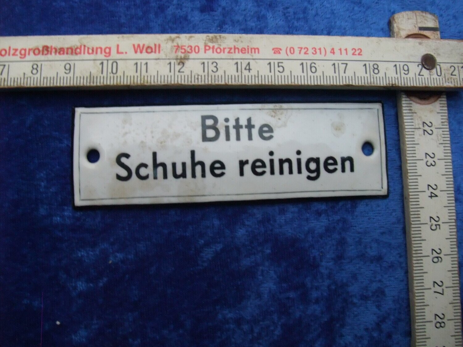 Emailleschild aus Wehrmacht Kaserne "Bitte Schuhe abtreten"