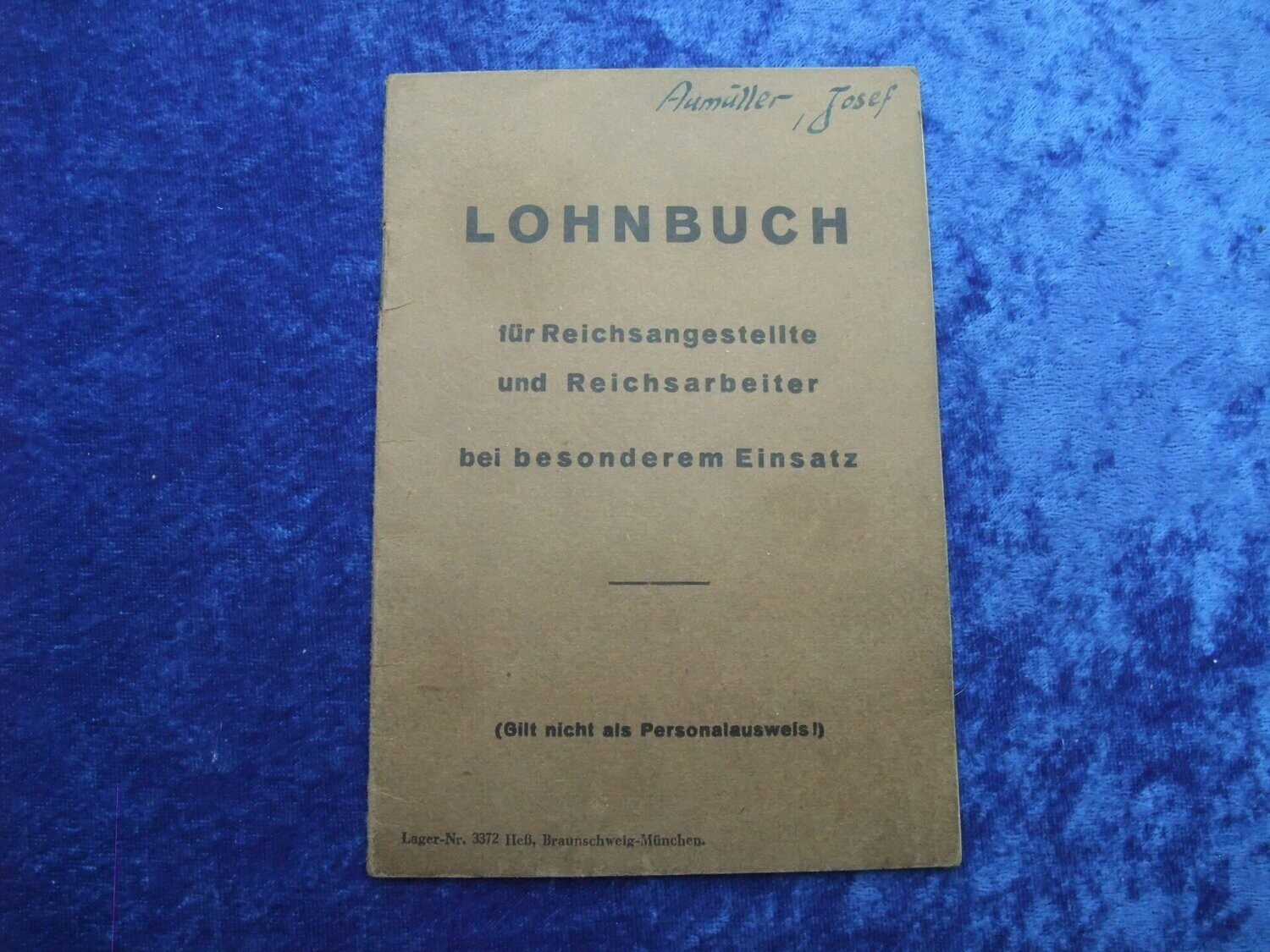 Lohnbuch für Reichsangestellte und Reichsarbeiter bei besonderem Einsatz für einen Flugzeugschlosser auf dem Luftwaffen Fliegerhorst Bialystok und Bromberg. Sehr seltenes Dokument!