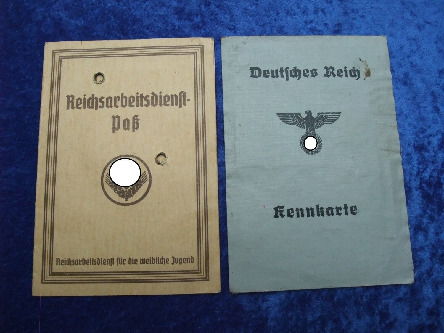 Reichsarbeitsdienst Paß für eine Angehörige der weiblichen Jugend aus Wien. Dazu die Kennkarte.