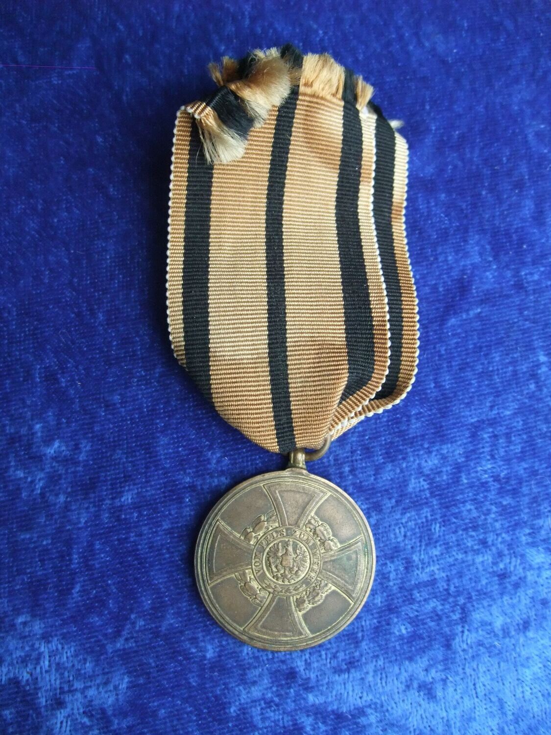 Preussen: Hohenzollern Denkmünze für Kämpfer 1848-1849, am Band.