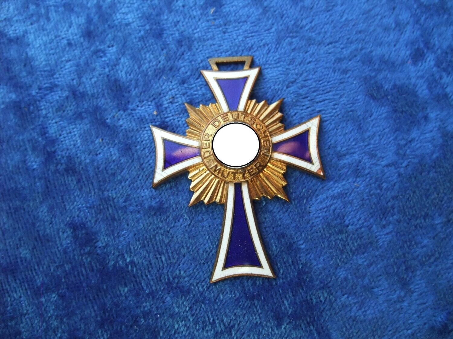 Mutterkreuz in gold