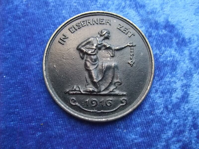 Medaille " In Eiserner Zeit 1916 " - " Gold gab ich zur Wehr Eisen nahm ich zur Ehr "
