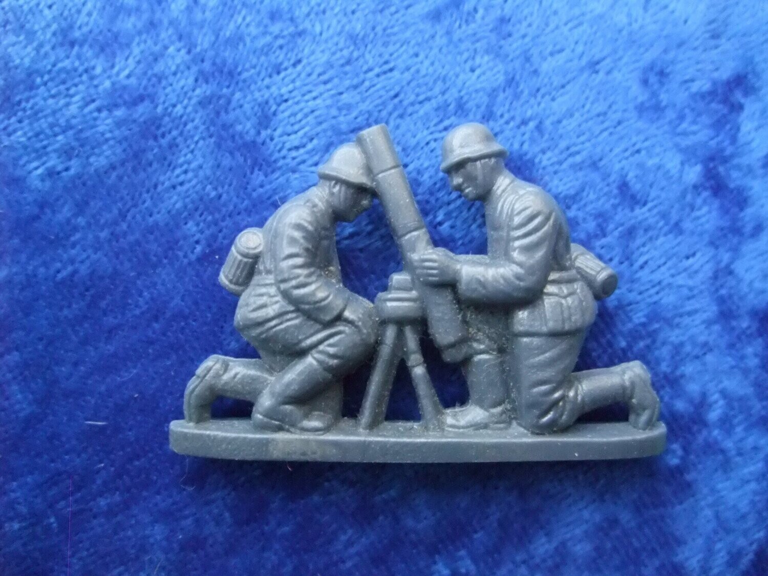 Abzeichen Winterhilfswerk WHW Soldaten mit Granatwerfer