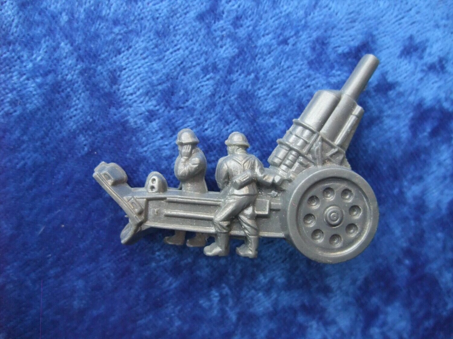 Abzeichen Winterhilfswerk WHW Soldaten mit Geschütz Haubitze