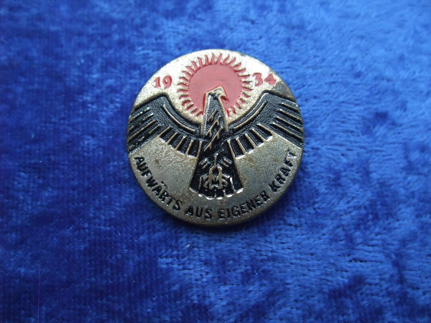 WHW Abzeichen Aufwärts Aus Eigener Kraft 1934