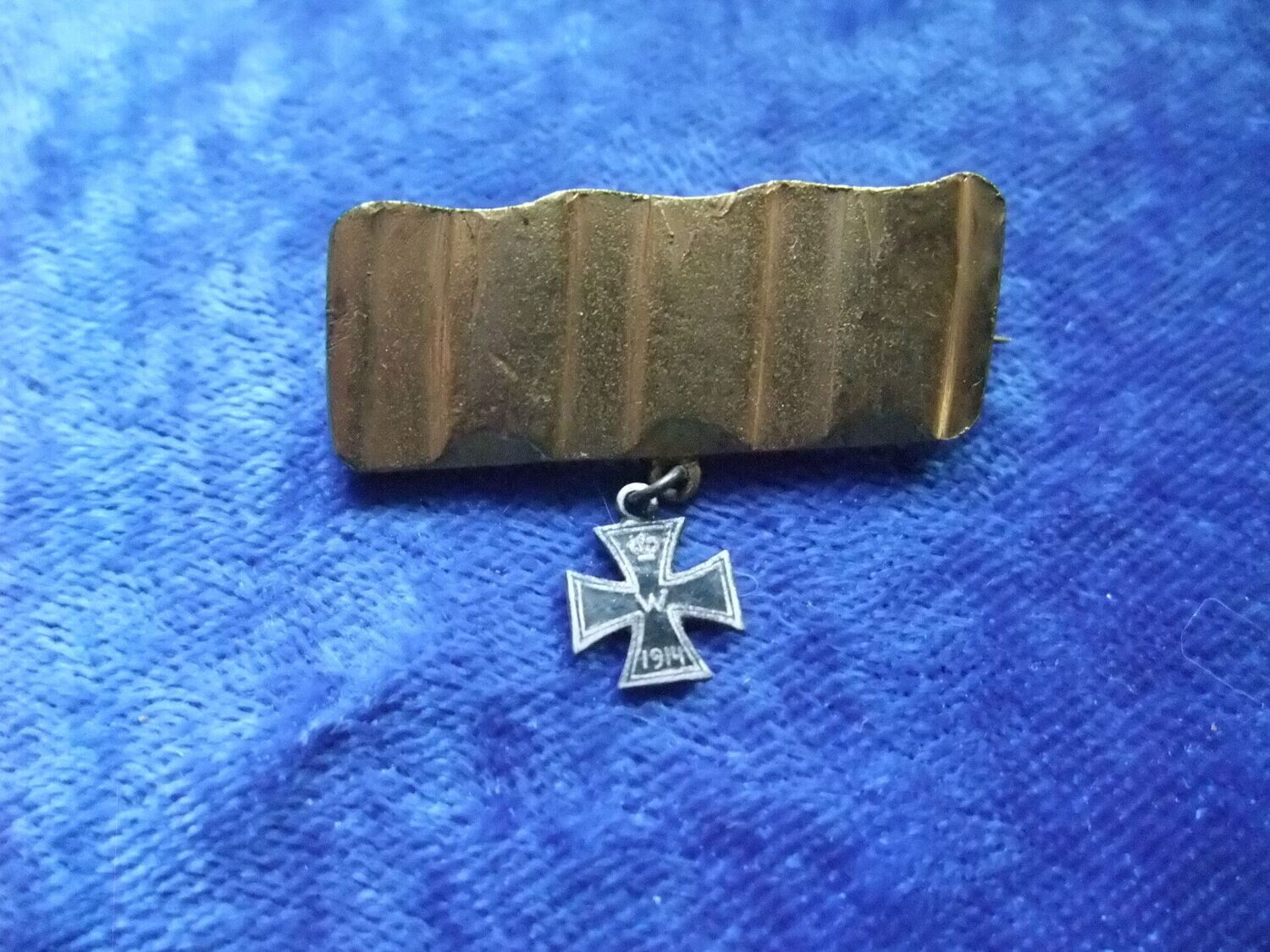 Brosche aus Granate mit Miniatur EK 1914 Eisernes Kreuz