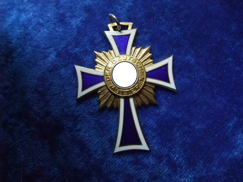 Mutterkreuz in gold mit goldenem Ring für die Halskette
