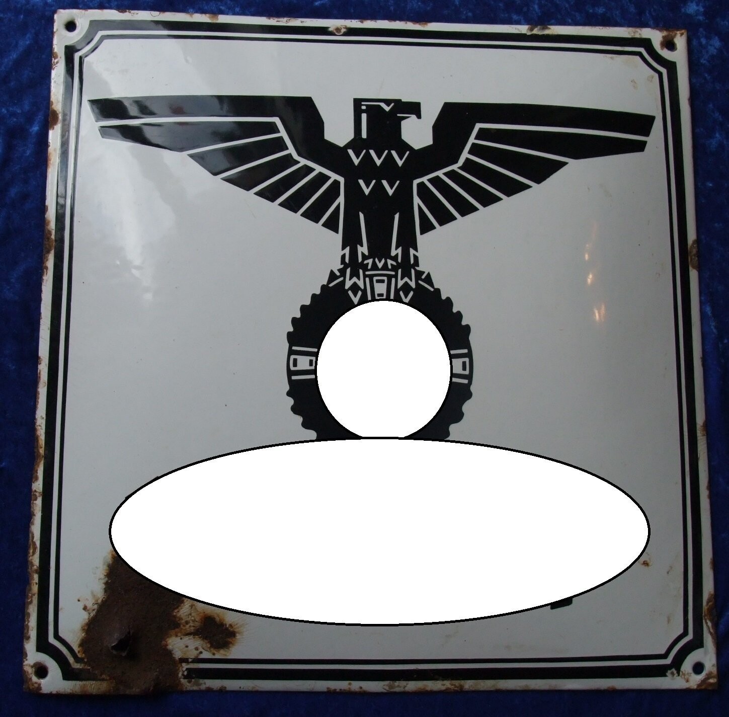 Emailleschild NSDAP 1. Form mit Hersteller von 1935. Seltenes frühes Schild. Größe ca. 49,3 x 49,3 cm.