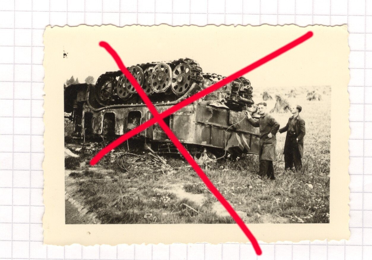O110, Foto Wehrmacht SdKFZ Halbkette zerstört