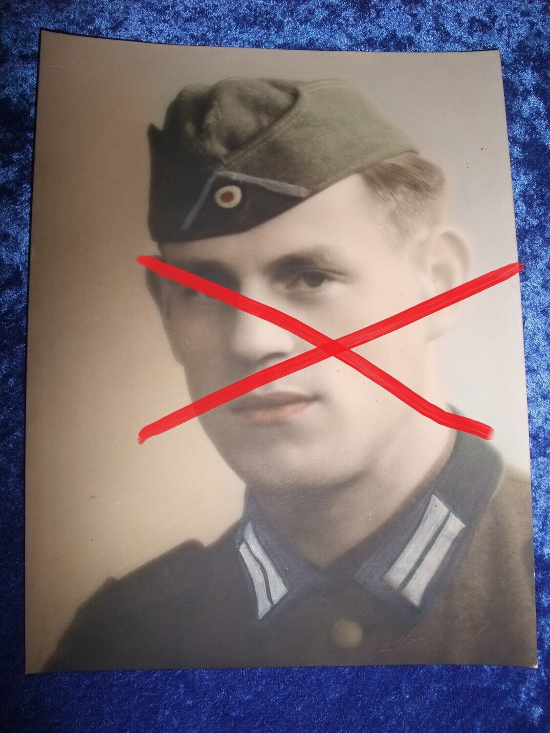 O112, Großfoto ca. 23,5 x 17,5 cm Portrait Soldat Wehrmacht coloriert