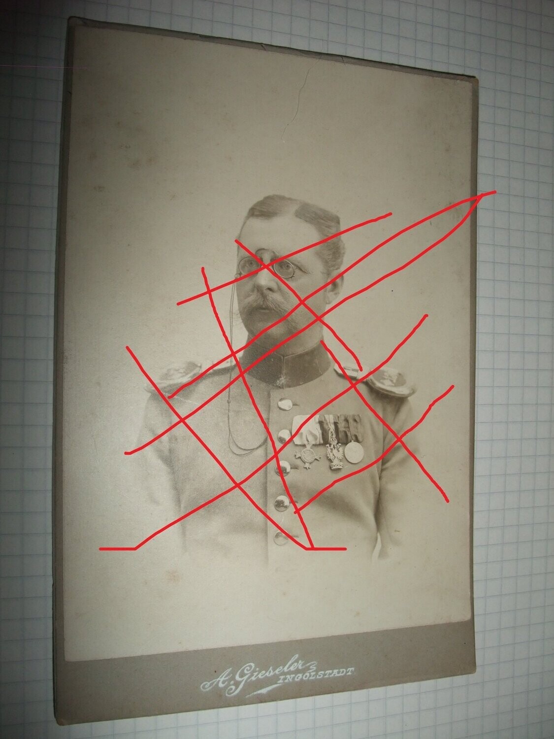 O142, Foto Portrait Bayern Offizier mit österreichischer Eiserner Krone und Ehren-Denkmünze für Tapferkeit