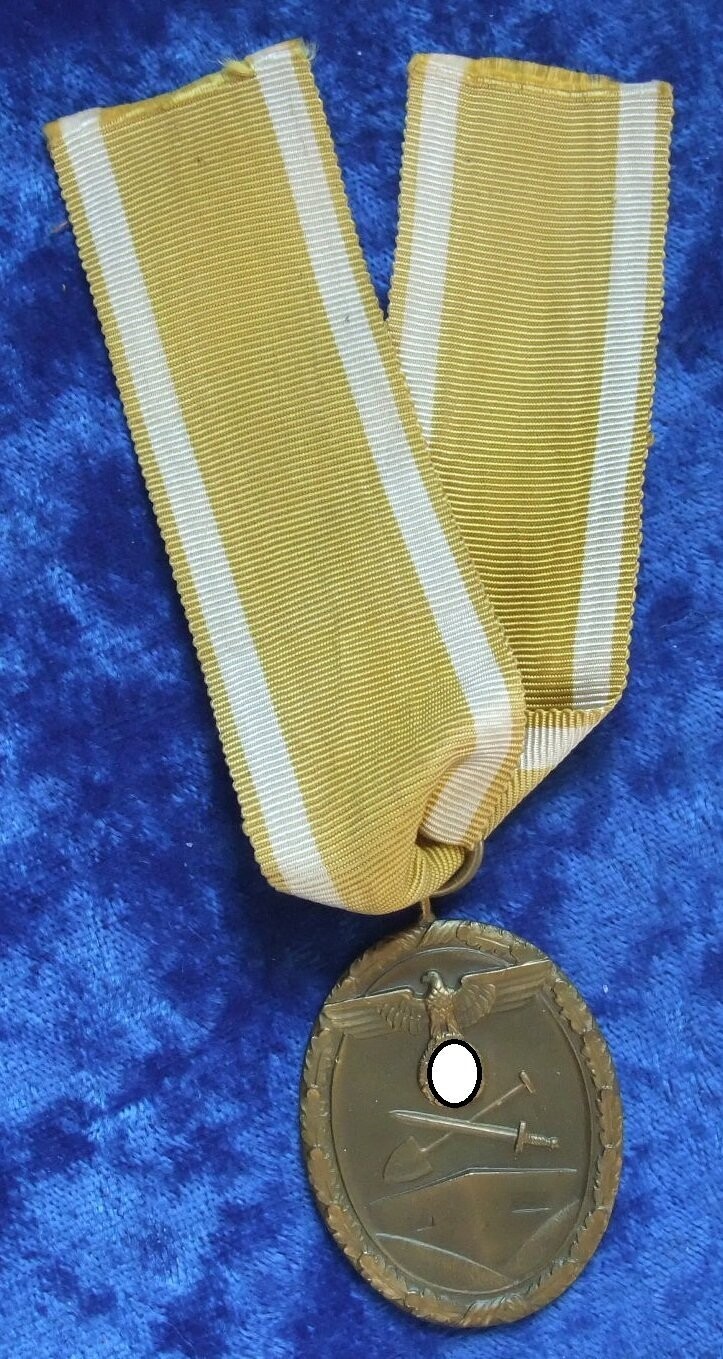 Deutsches Schutzwall Ehrenzeichen, Für Arbeit zum Schutze Deutschlands, am Band.